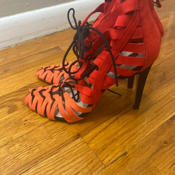 Red shoes - Picture 2 of 3